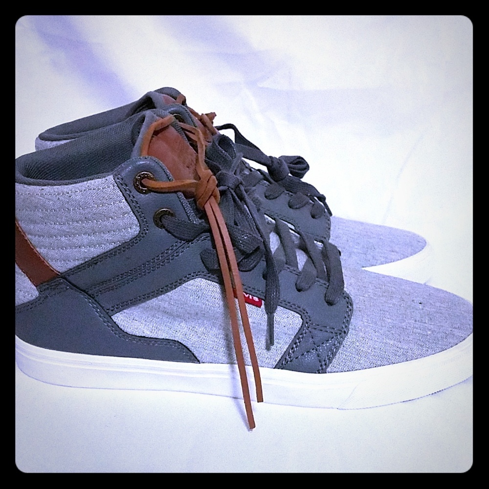 Levi's high tops nwot